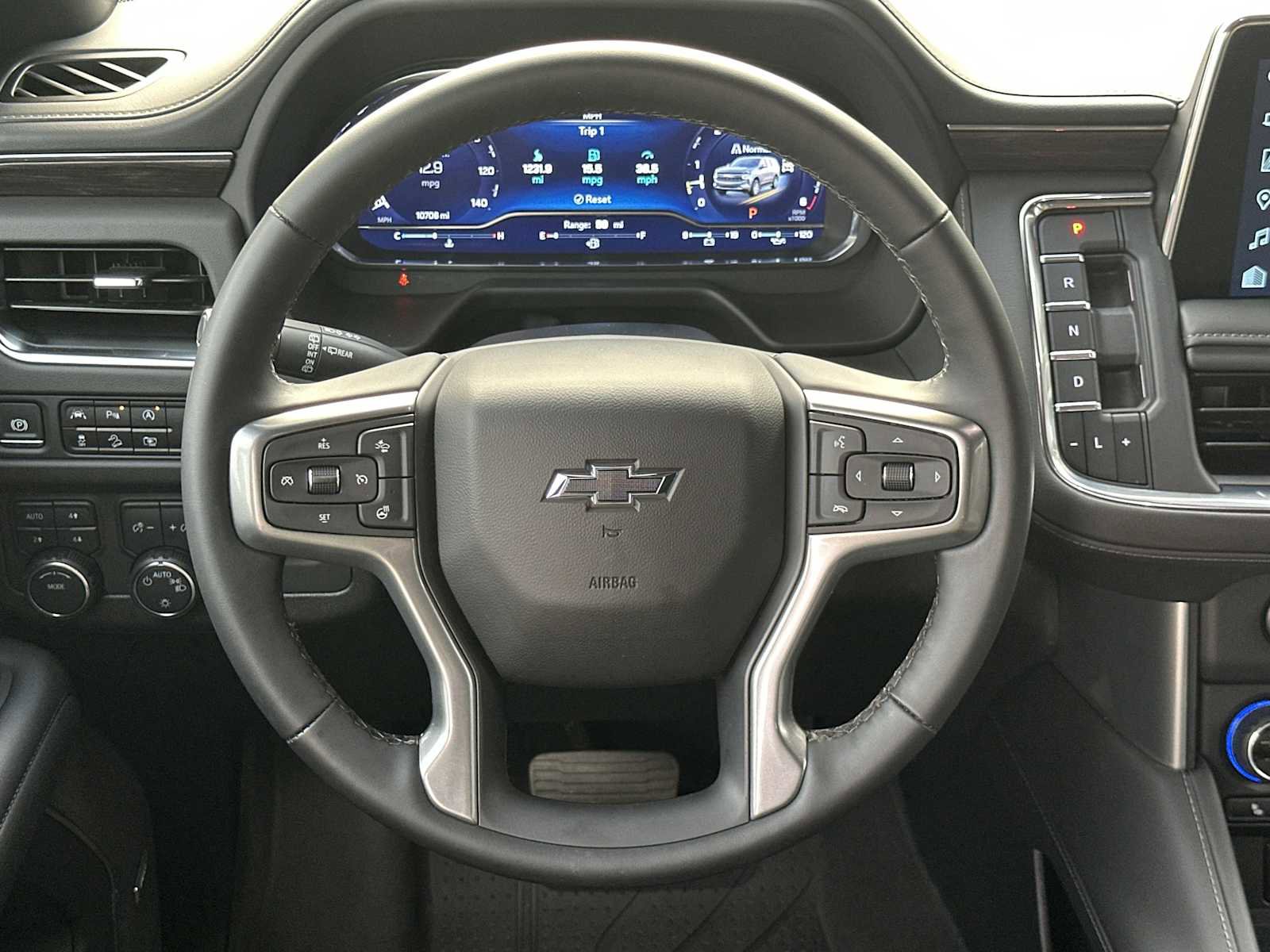 Used 2024 Chevrolet Suburban Z71 w/ Luxury Package image 10