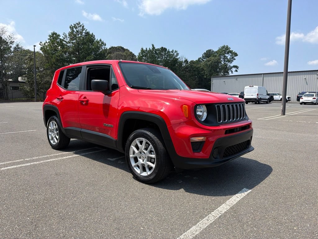 Used 2023 Jeep Renegade Latitude AWD/4WD image 4