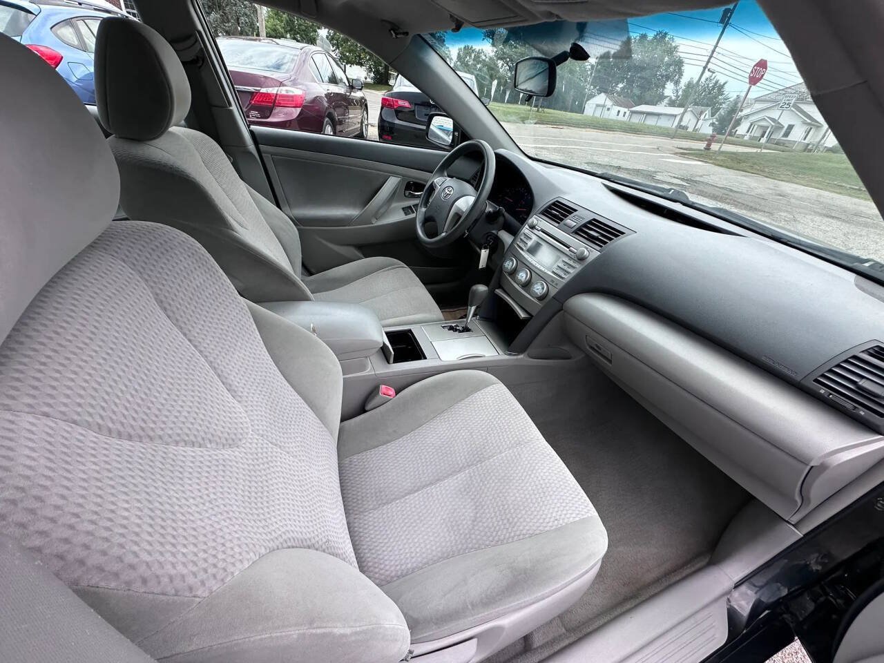 Used 2011 Toyota Camry LE FWD image 13