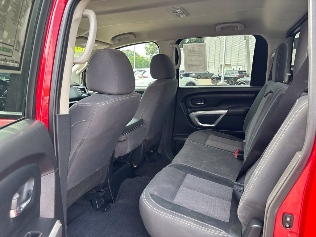 Used 2022 Nissan Titan SV RWD image 7