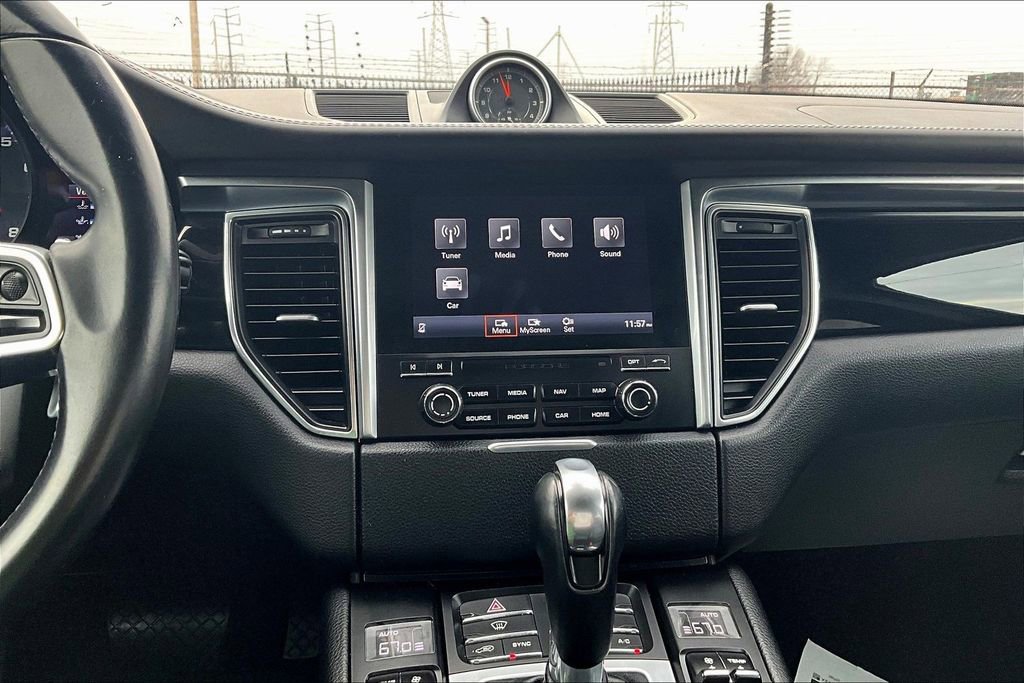 Used 2018 Porsche Macan AWD/4WD image 16