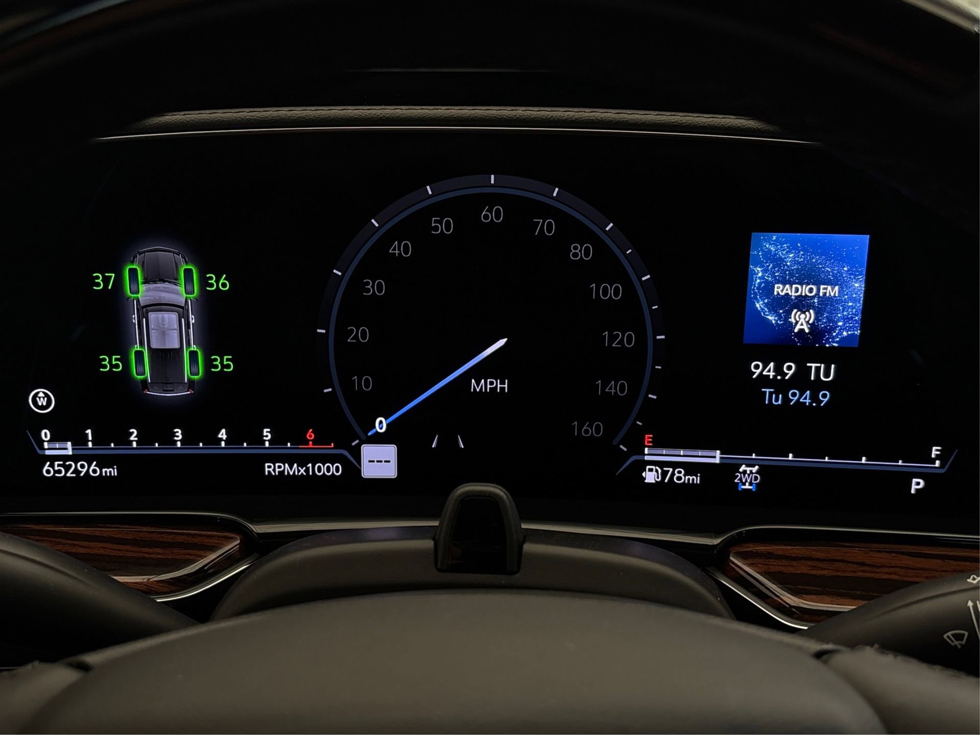 Used 2022 Cadillac Escalade Premium Luxury image 18