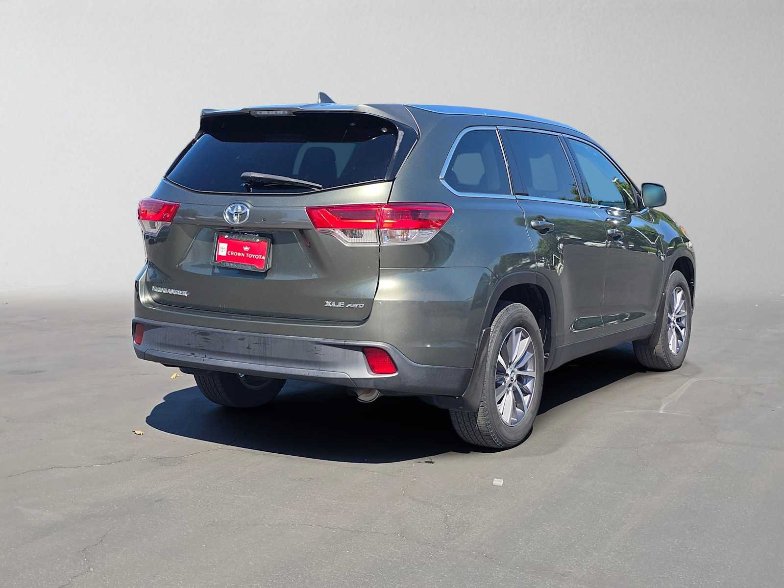 Certified 2019 Toyota Highlander XLE w/ Carpet Mat Package (TMS) AWD/4WD image 3