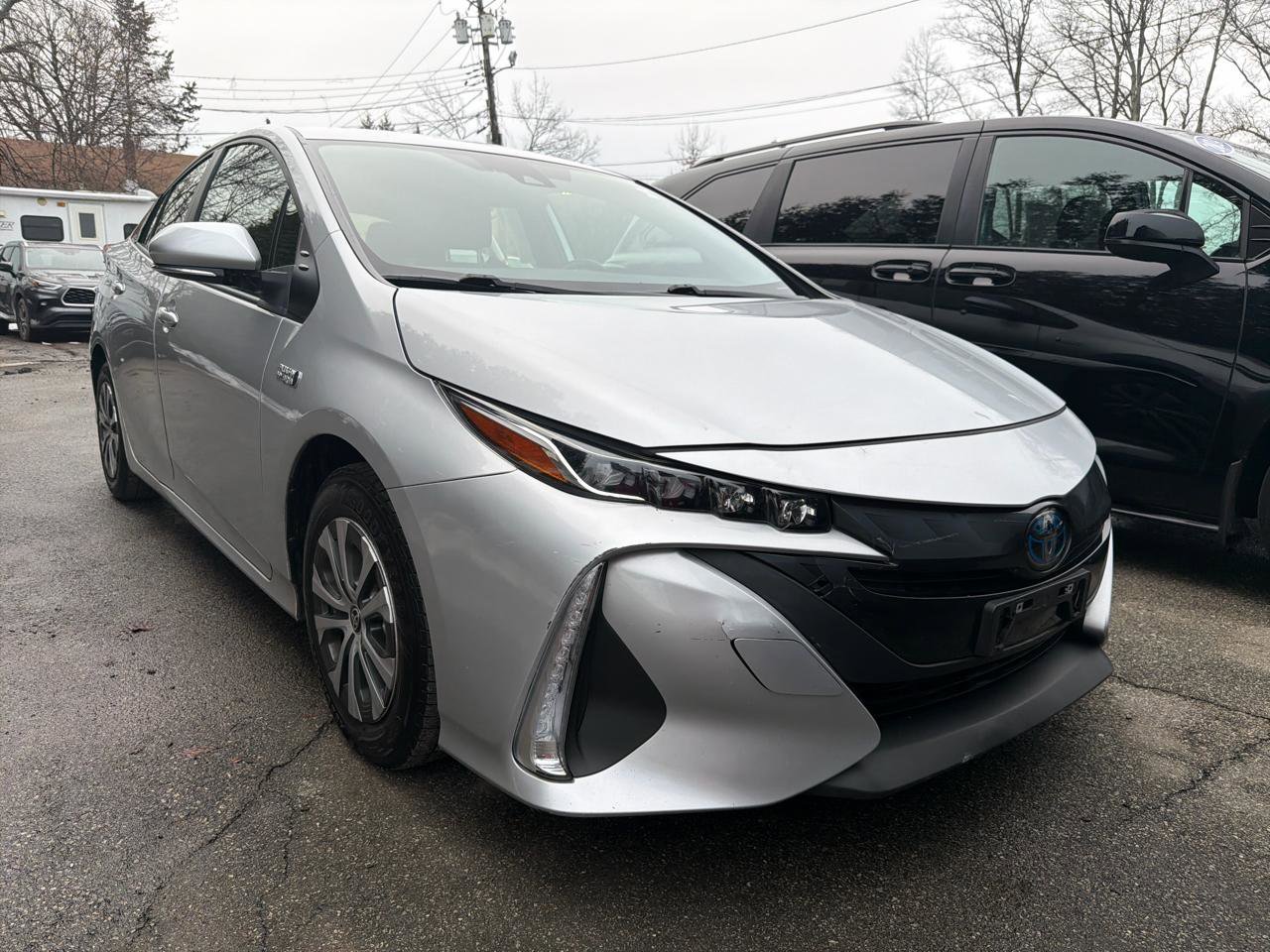 Used 2021 Toyota Prius Prime LE w/ Carpet Mat Package (TMS) FWD image 3