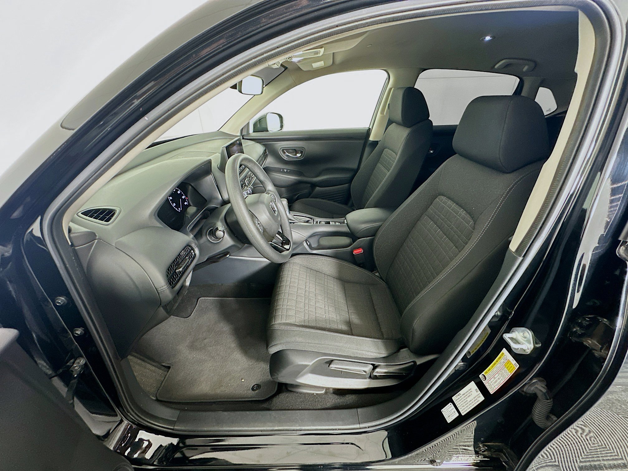 Used 2023 Honda HR-V LX image 13