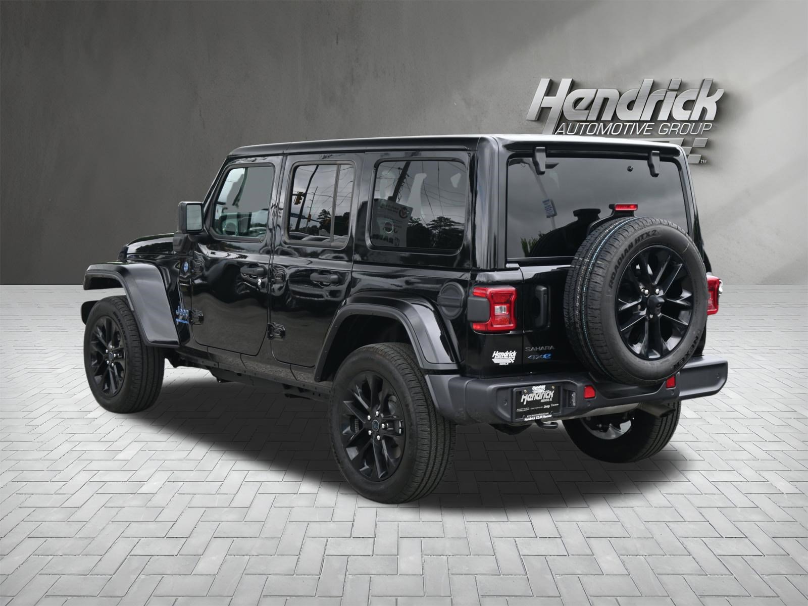 Used 2025 Jeep Wrangler Unlimited Sahara w/ Safety Group AWD/4WD image 8