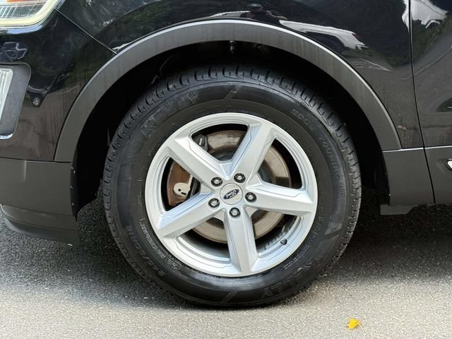 Used 2017 Ford Explorer XLT AWD/4WD image 8