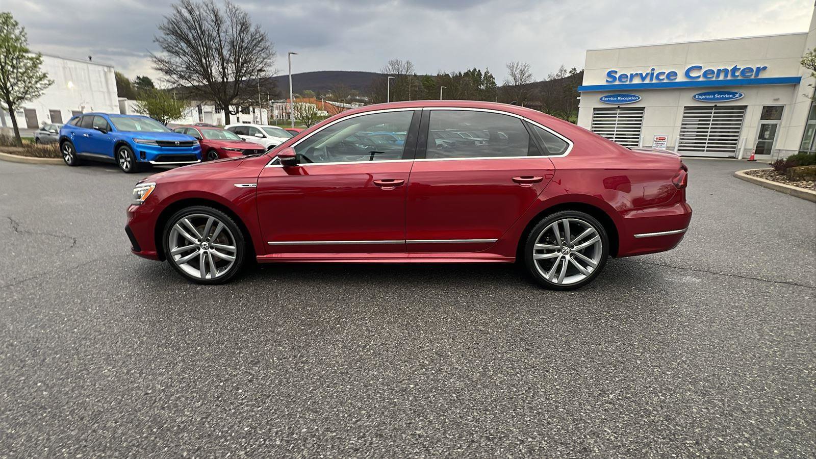 Used 2017 Volkswagen Passat 1.8T R-Line w/ R-Line Lighting Package image 7