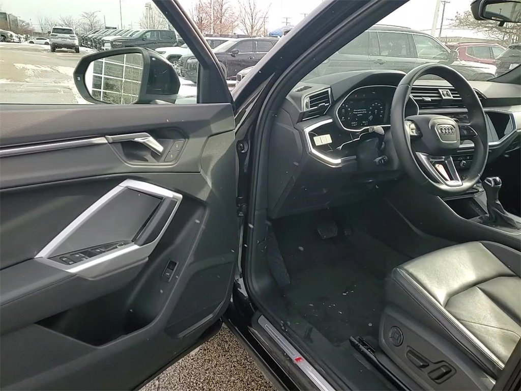 Used 2025 Audi Q3 2.0T Premium image 9