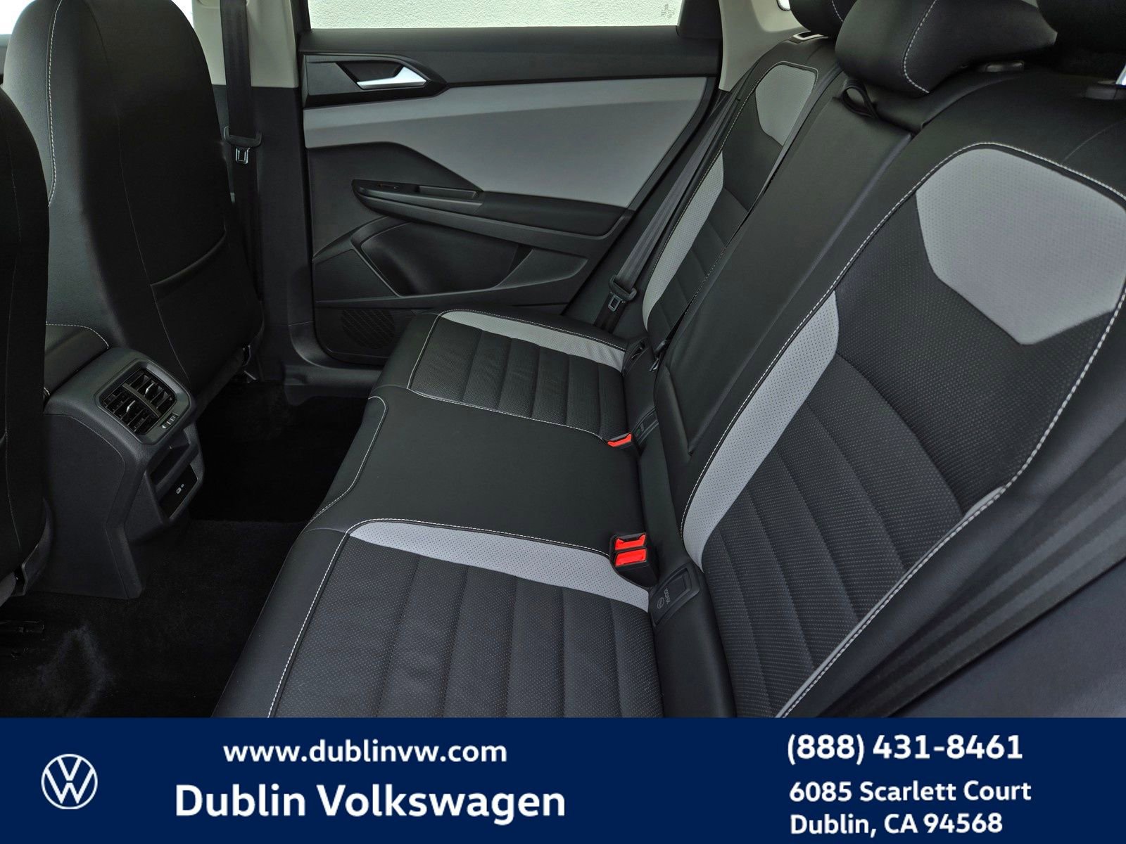 Certified 2022 Volkswagen Taos SEL w/ Panoramic Sunroof Package image 12