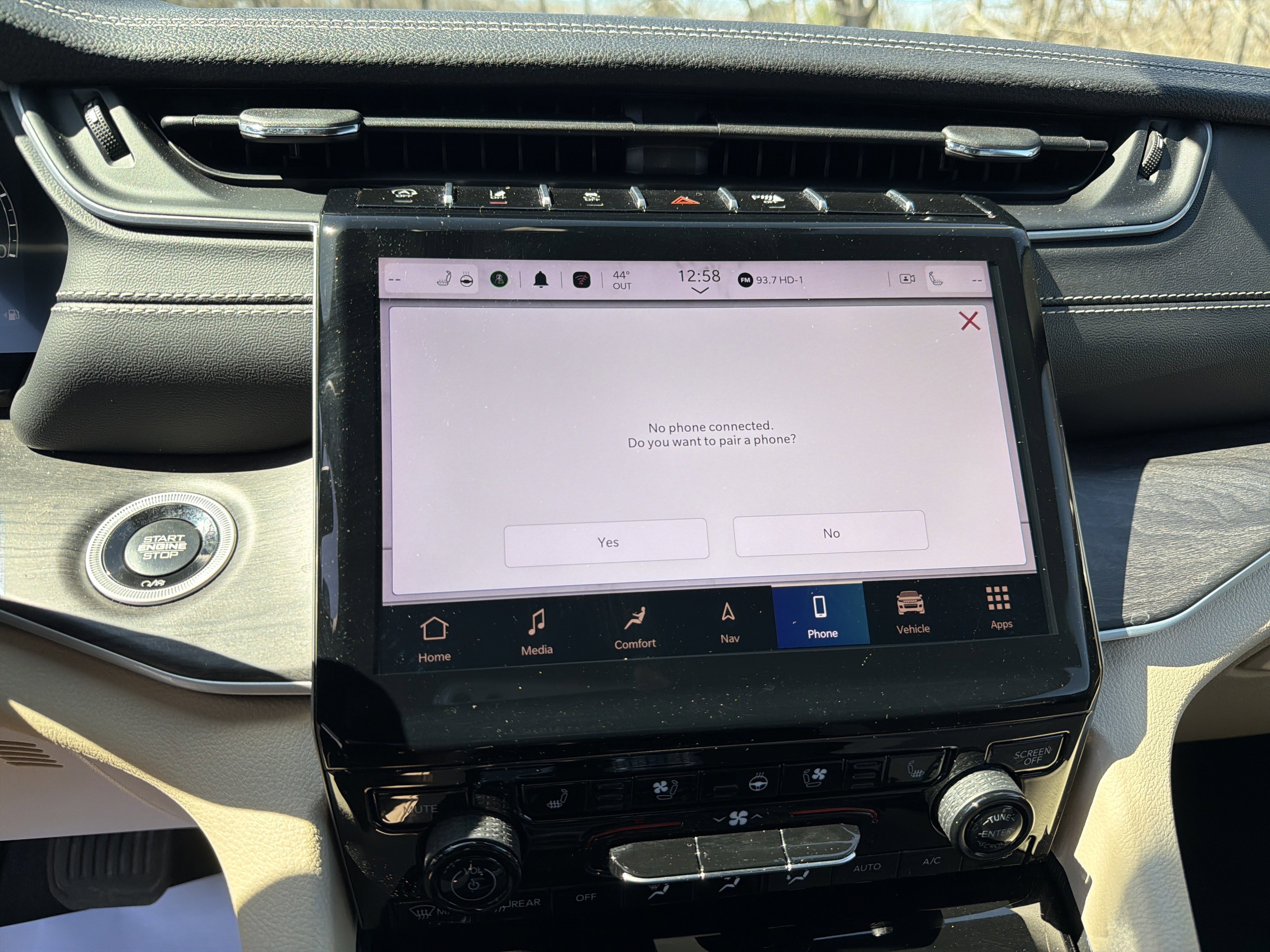 Certified 2025 Jeep Grand Cherokee L Limited w/ Luxury Tech Group II image 24