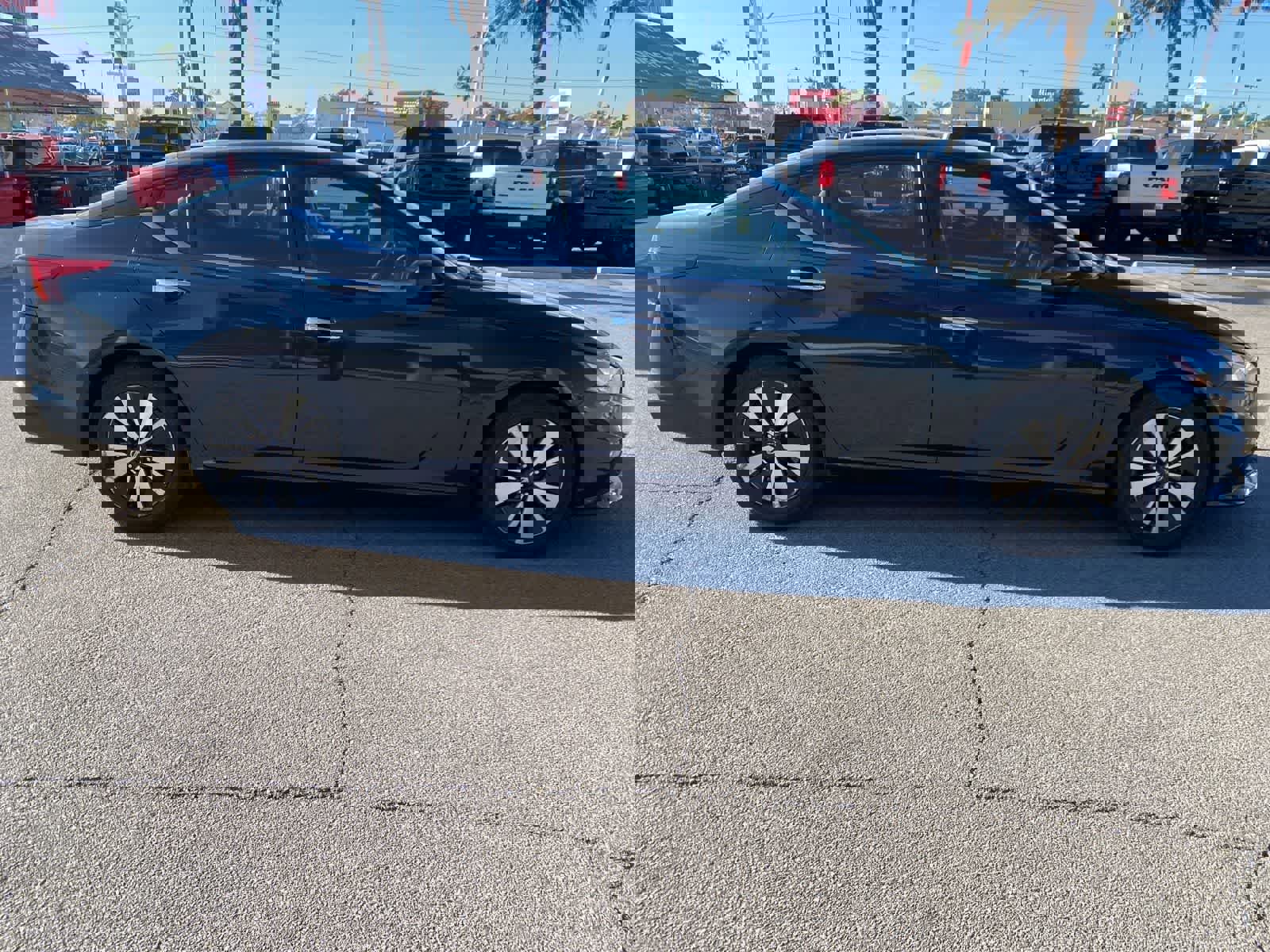 Used 2022 Nissan Altima 2.5 SV image 4