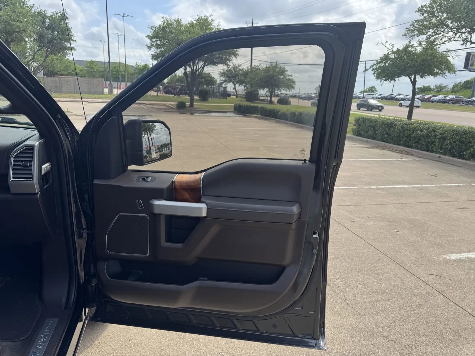 Used 2015 Ford F150 King Ranch w/ Equipment Group 601A Luxury AWD/4WD image 16