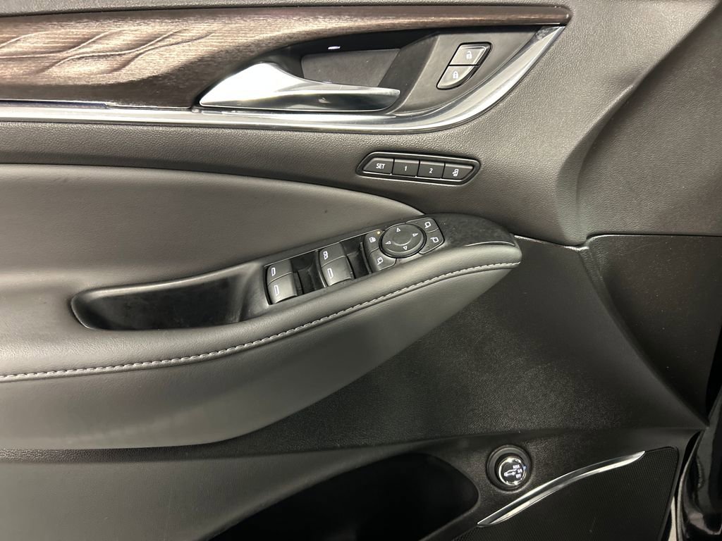 Used 2024 Buick Enclave Avenir w/ Avenir Technology Package image 14