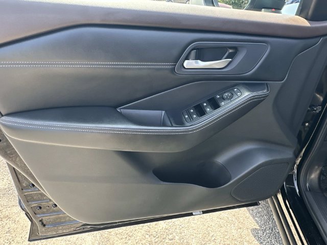 Used 2023 Nissan Rogue SV w/ SV Premium B Package AWD/4WD image 17