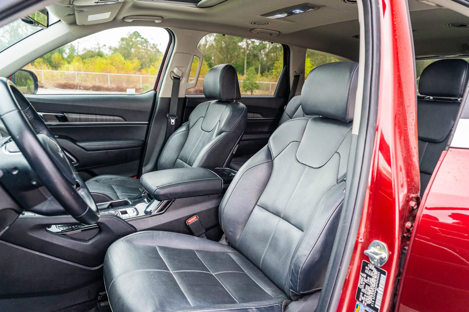 Used 2023 Kia Telluride EX w/ EX Captain's Chair Package image 21