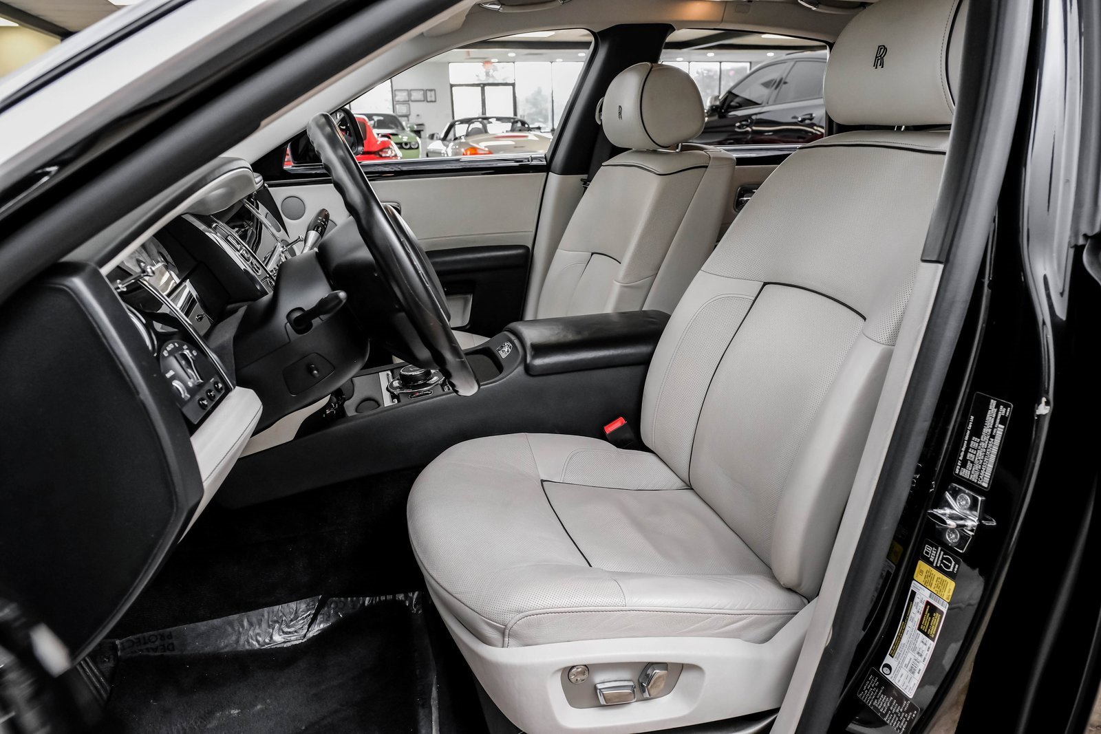 Used 2014 Rolls-Royce Ghost image 46