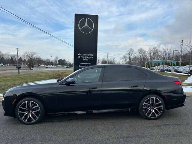 Used 2024 BMW 760i xDrive w/ Executive Package image 2