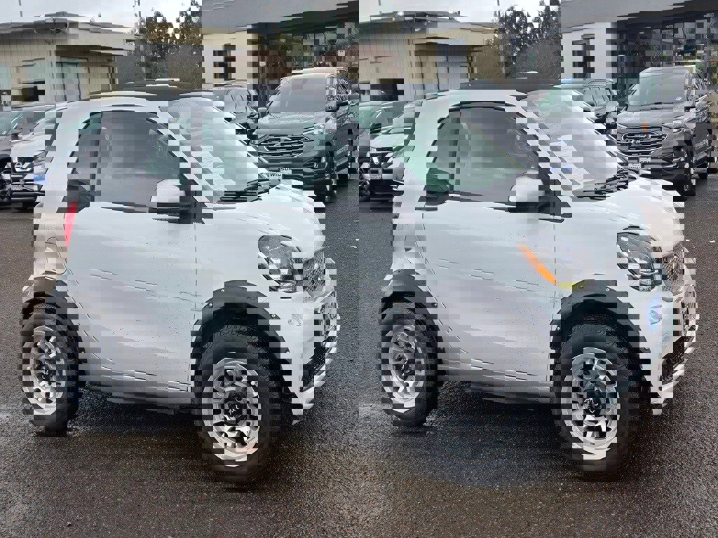 Used 2018 smart fortwo electric drive image 3