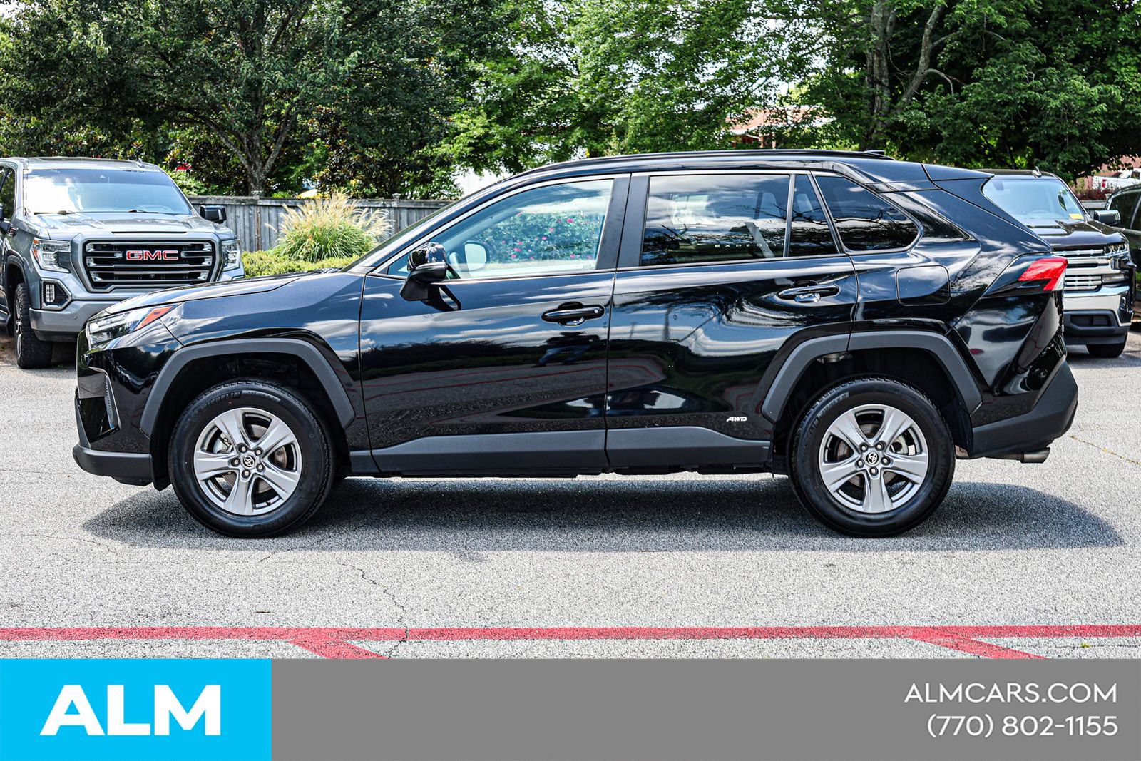 Used 2024 Toyota RAV4 LE AWD/4WD image 9