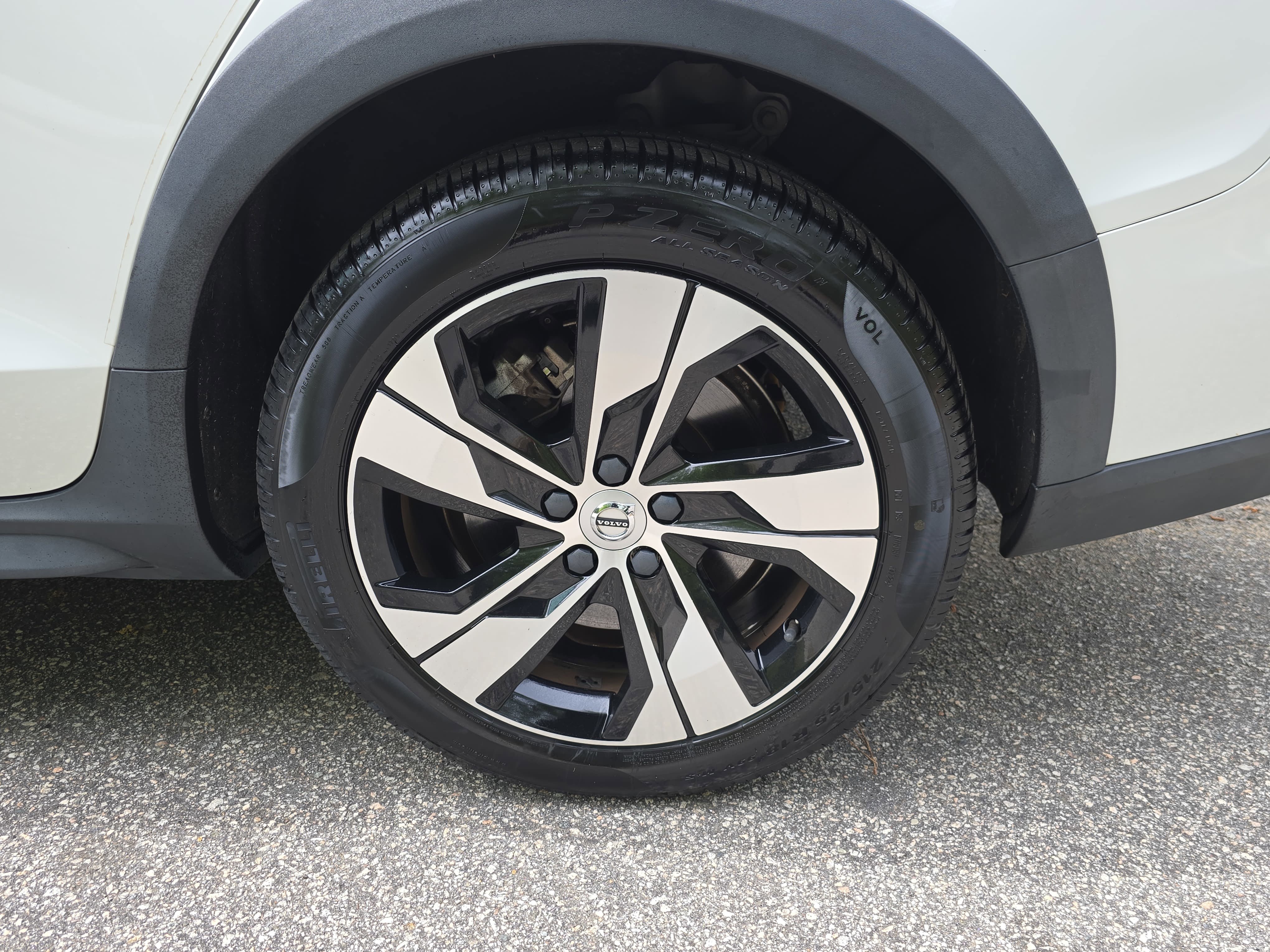 Used 2020 Volvo V60 T5 Cross Country w/ Protection Package Premier image 33