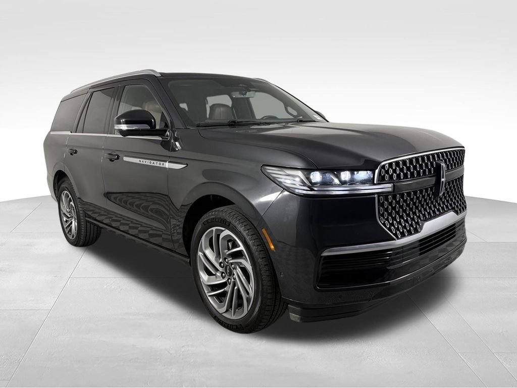 Used 2025 Lincoln Navigator Reserve AWD/4WD image 5