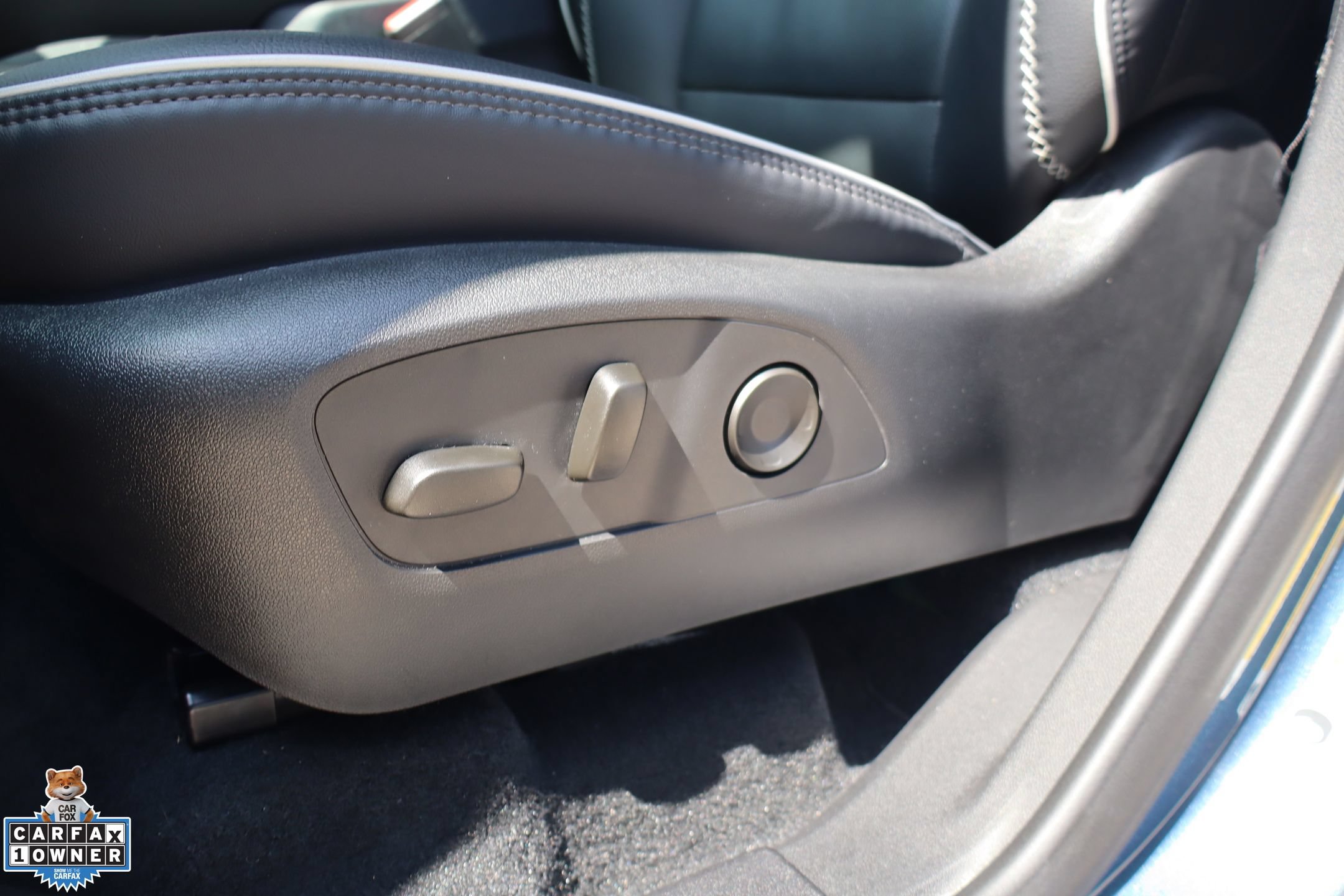 Used 2025 GMC Acadia Denali w/ LPO, Floor Liner Package FWD image 14