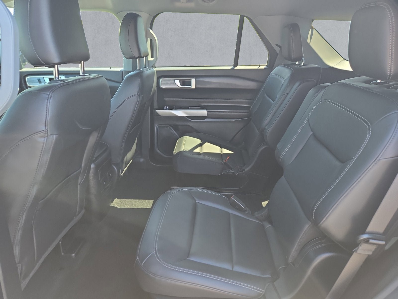 Used 2023 Ford Explorer XLT w/ Equipment Group 202A AWD/4WD image 23