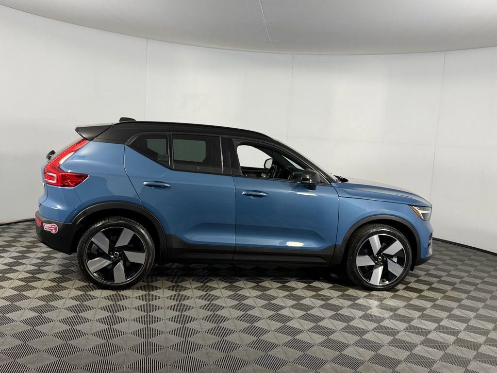 Used 2023 Volvo XC40 Recharge Plus image 5