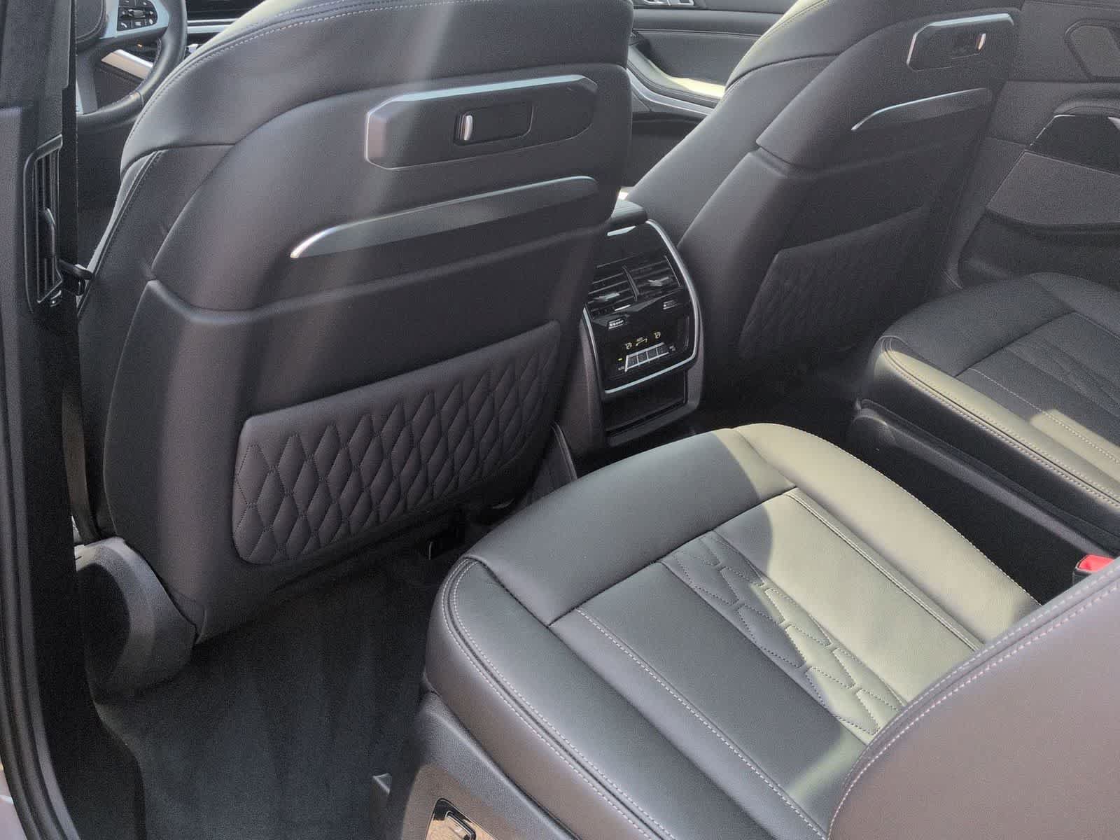 Used 2024 BMW X7 M60i AWD/4WD image 18