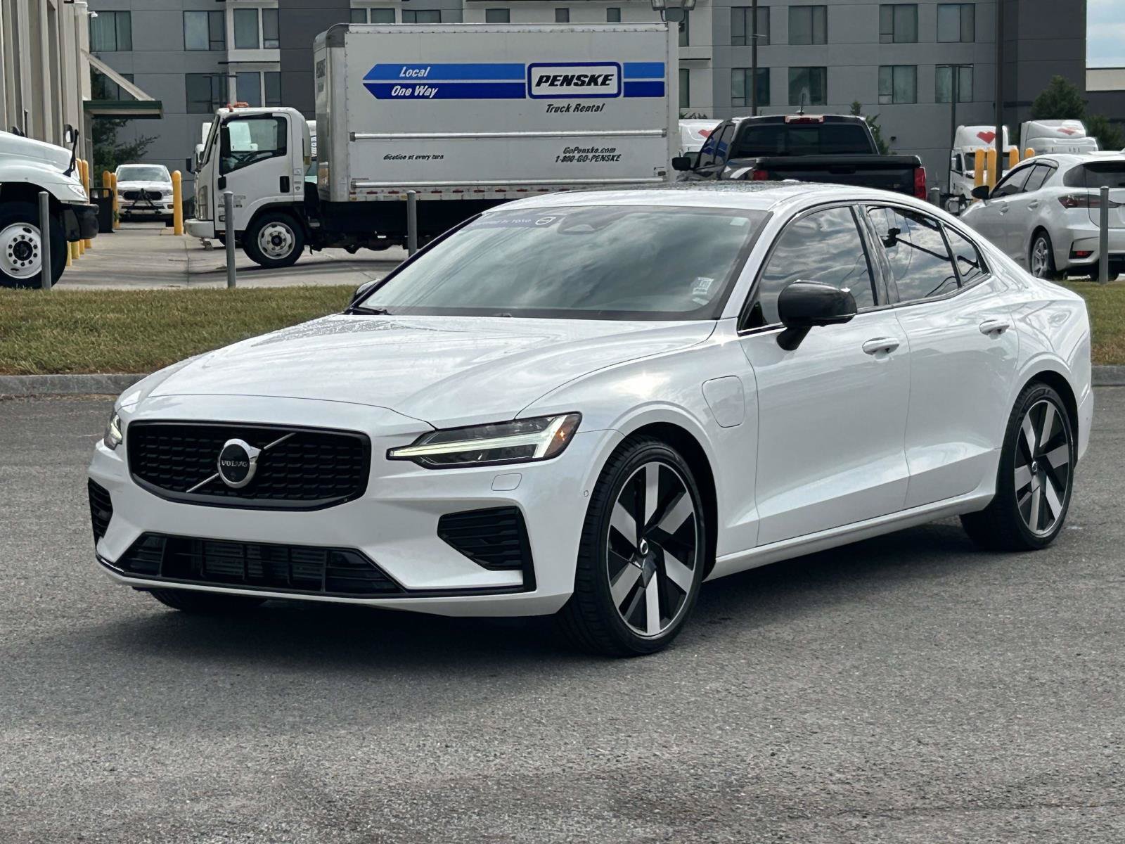 Certified 2024 Volvo S60 T8 Plus w/ Climate Package AWD/4WD image 3