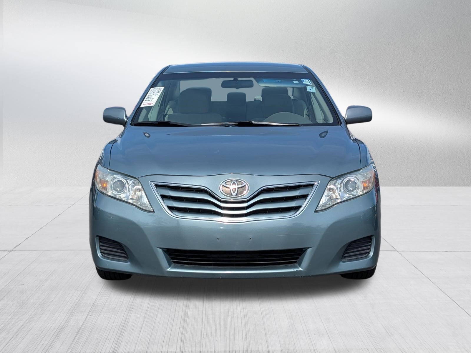 Used 2011 Toyota Camry LE w/ LE Extra-Value Pkg FWD image 2