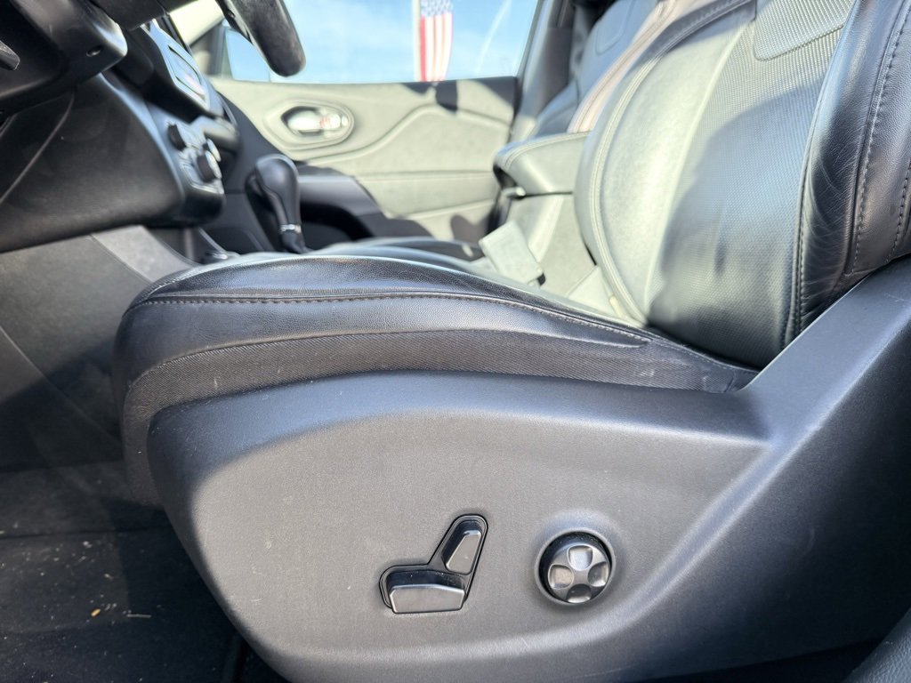 Used 2020 Jeep Cherokee Limited image 11