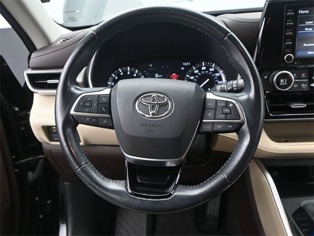 Used 2021 Toyota Highlander XLE image 5