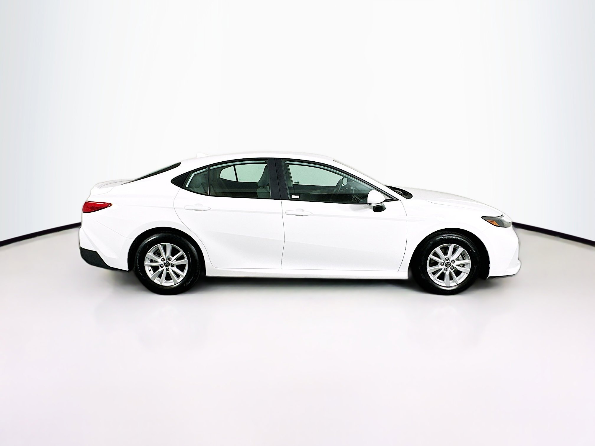 Used 2025 Toyota Camry LE w/ Convenience Package image 10