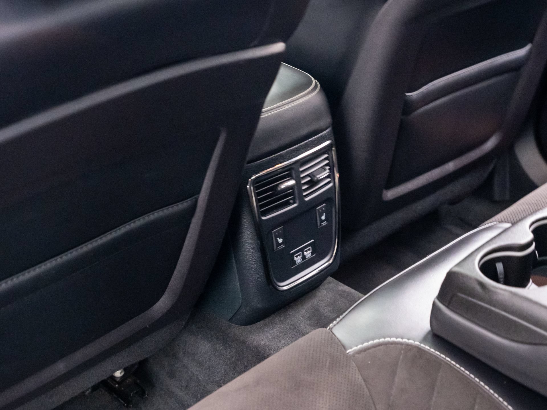 Used 2015 Dodge Charger SRT Hellcat w/ Harman/Kardon Audio Group RWD image 19