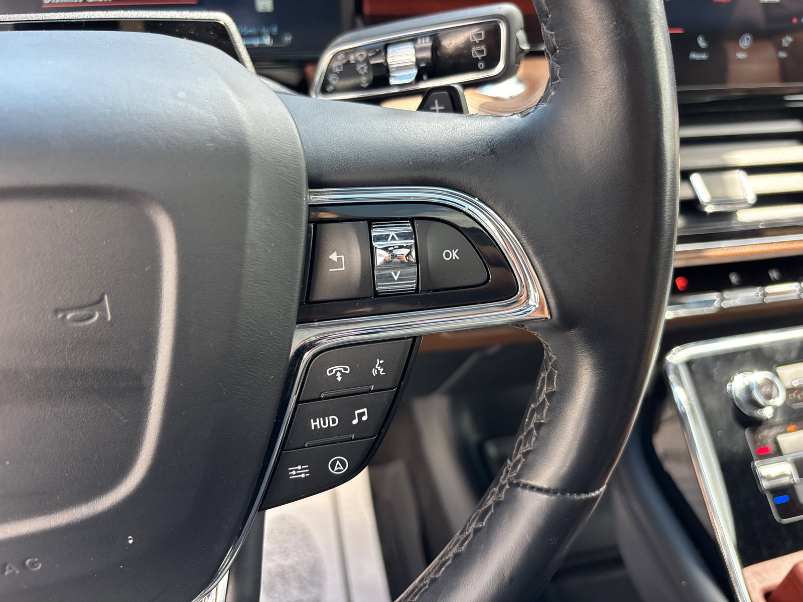 Certified 2024 Lincoln Navigator L Reserve AWD/4WD image 18