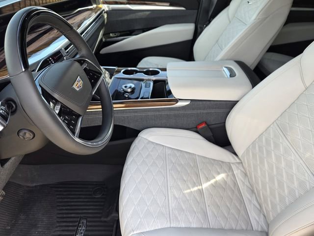 Used 2026 Cadillac Escalade Platinum Sport w/ LPO, ONYX Package image 11