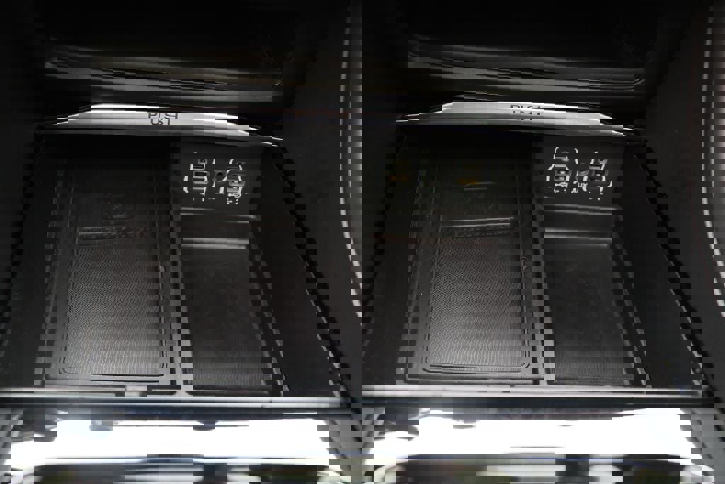 Used 2024 Chrysler Pacifica Limited w/ S Appearance Package image 28