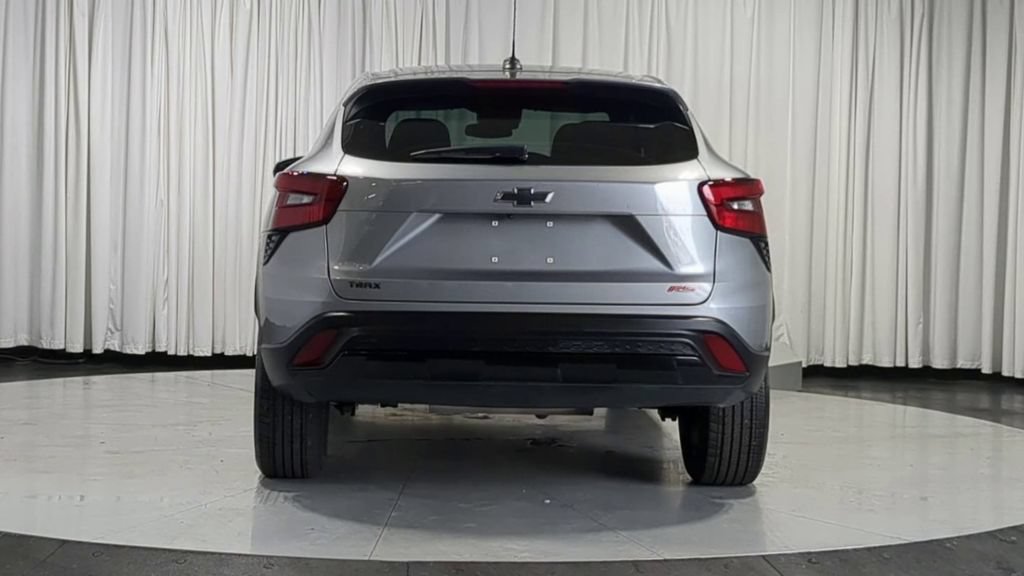 Used 2024 Chevrolet Trax RS w/ Driver Confidence Package FWD image 9