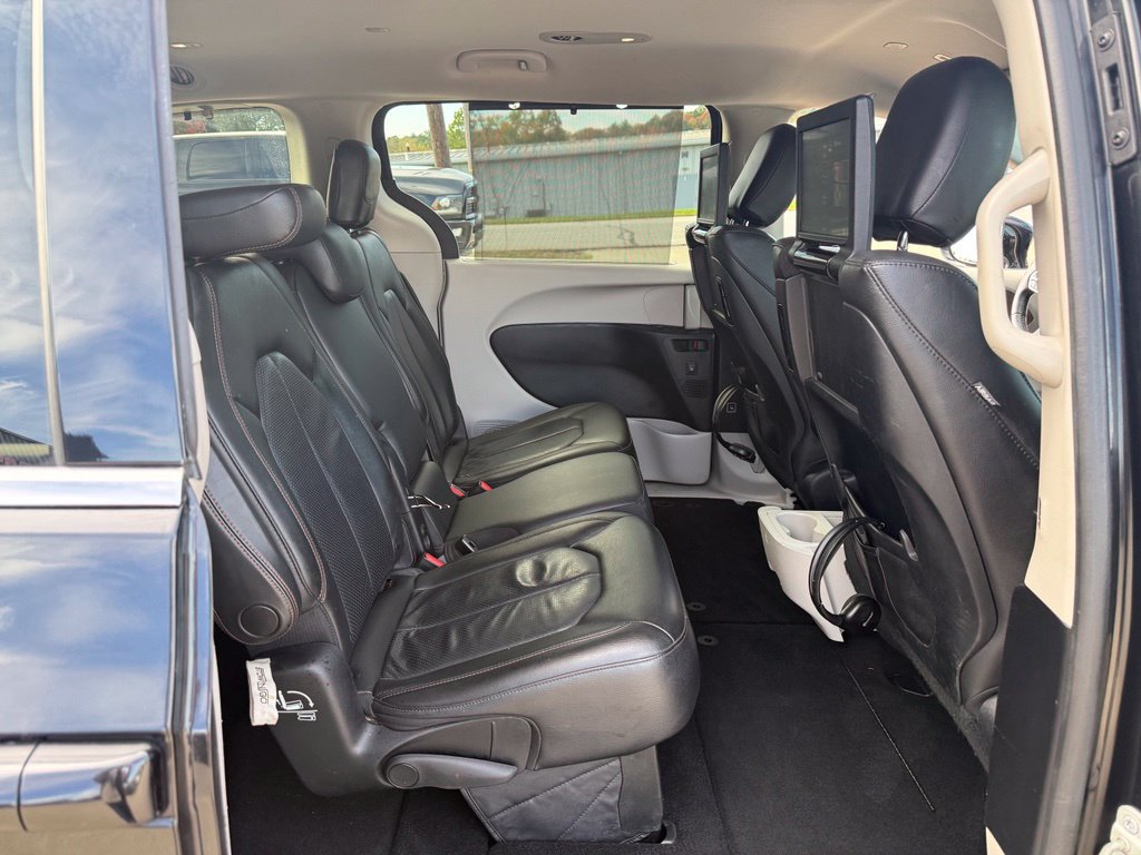 Used 2019 Chrysler Pacifica Touring-L Plus w/ Advanced Safetytec Group FWD image 15