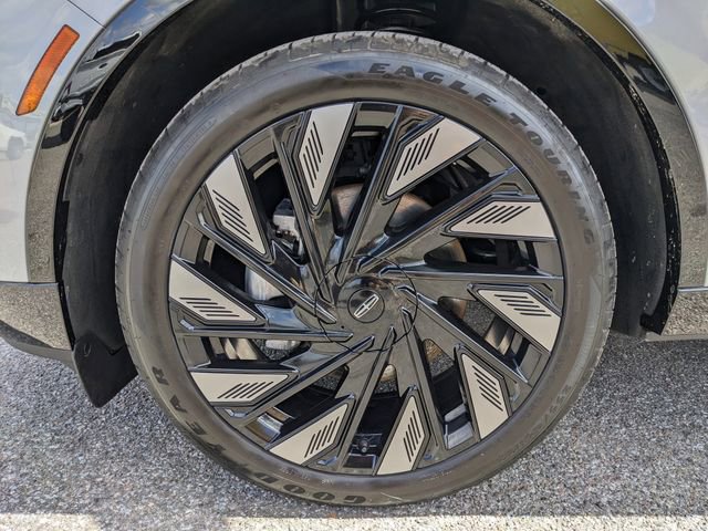 Used 2025 Lincoln Nautilus Reserve w/ Jet Appearance Package image 10