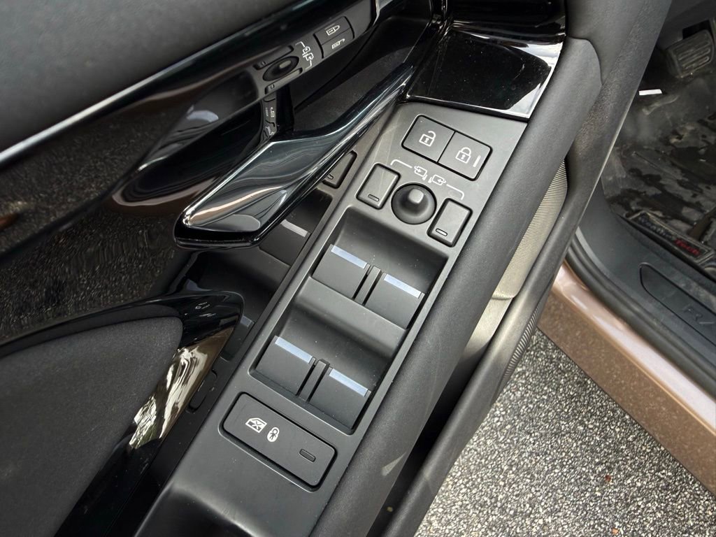 Used 2024 Land Rover Range Rover Evoque S image 8