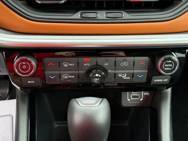 Used 2025 Jeep Compass Limited image 25