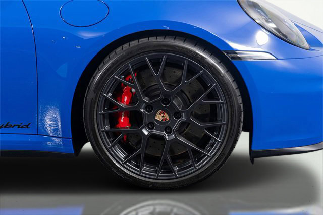 Used 2025 Porsche 911 Carrera GTS image 8