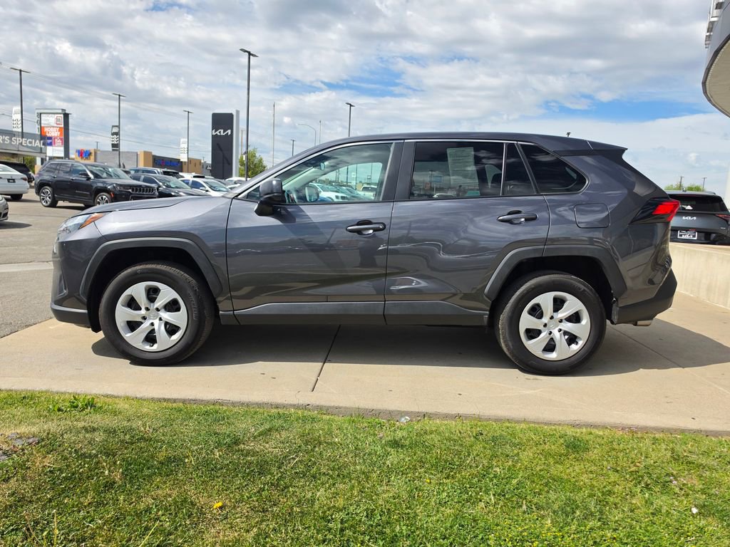 Used 2025 Toyota RAV4 LE AWD/4WD image 8