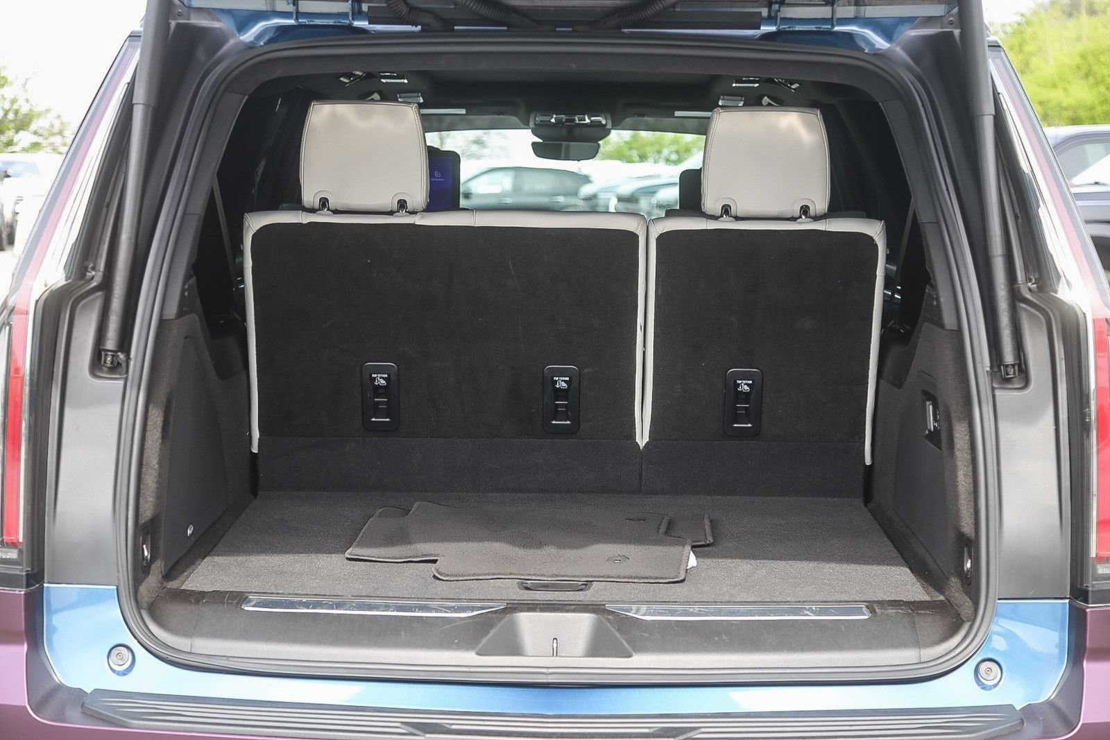 Used 2025 Cadillac Escalade ESV Sport Platinum AWD/4WD image 25