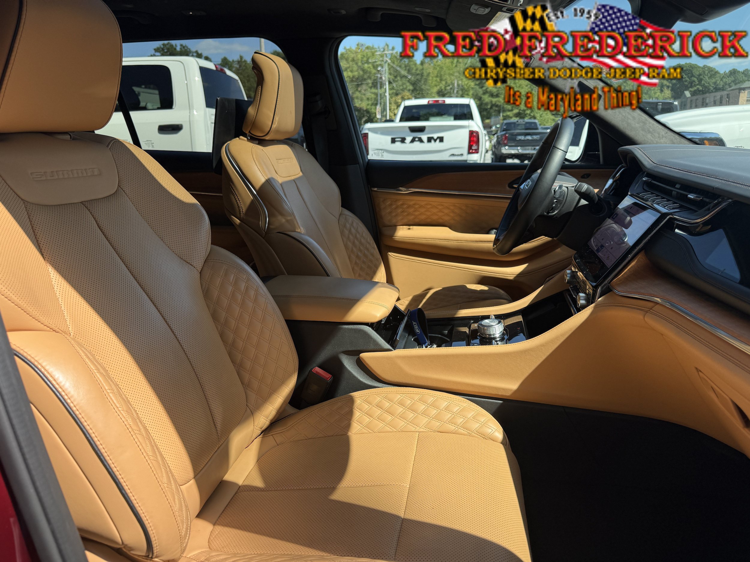 Used 2025 Jeep Grand Cherokee L Summit AWD/4WD image 14