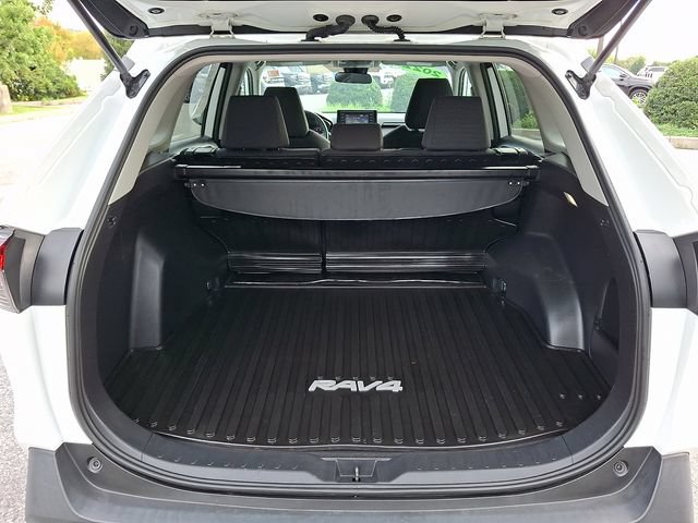 Certified 2022 Toyota RAV4 LE AWD/4WD image 28