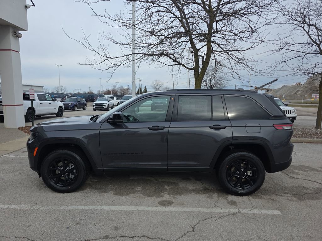 New 2026 Jeep Grand Cherokee Altitude image 4